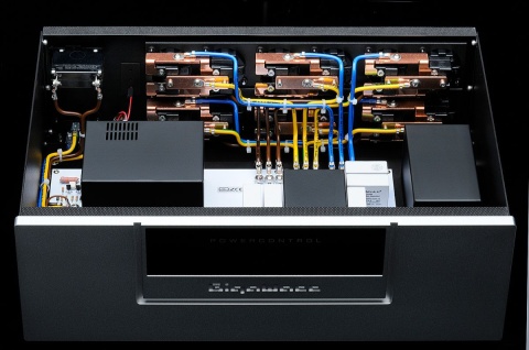 Kondycjoner sieciowy GigaWatt POWERCONTROL + przewód LC-2 EVO (1,5 metra)